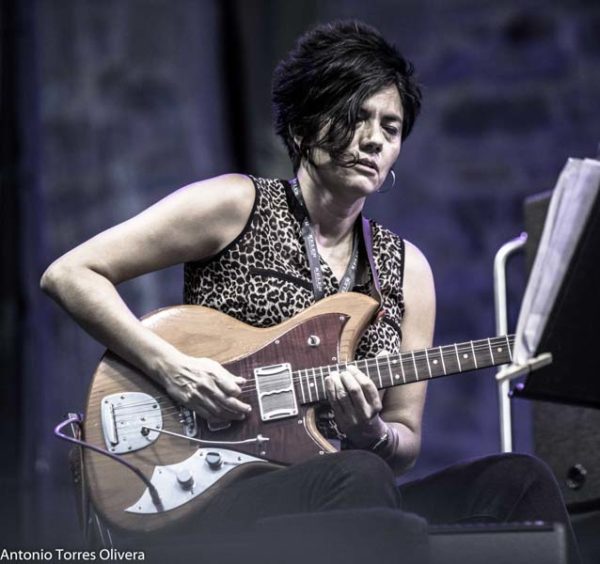 Marc Ribot Hurry Red Telephone - Dee Dee Bridgewater Quartet: We Exist! (60 Festival de Jazz de San Sebastián 2025. 2025-07-25) Por Antonio Torres (texto y fotos), y Pepe Mateos (fotos) [Concierto de jazz] - Tomajazz - Marc Ribot Hurry Red Telephone - Dee Dee Bridgewater Quartet: We Exist! actuaron en el 60 Festival de Jazz de San Sebastián 2025. Antonio Torres y Pepe Mateos repasan la cita doble. Actuaron Marc Ribot, Ava Mendoza, Sebastian Steinberg, Chad Taylor, Dee Dee Bridgewater, Carmen Staaf, Rosa Brunello, Evita Polidoro 