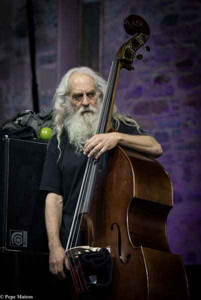 Marc Ribot Hurry Red Telephone - Dee Dee Bridgewater Quartet: We Exist! (60 Festival de Jazz de San Sebastián 2025. 2025-07-25) Por Antonio Torres (texto y fotos), y Pepe Mateos (fotos) [Concierto de jazz] - Tomajazz - Marc Ribot Hurry Red Telephone - Dee Dee Bridgewater Quartet: We Exist! actuaron en el 60 Festival de Jazz de San Sebastián 2025. Antonio Torres y Pepe Mateos repasan la cita doble. Actuaron Marc Ribot, Ava Mendoza, Sebastian Steinberg, Chad Taylor, Dee Dee Bridgewater, Carmen Staaf, Rosa Brunello, Evita Polidoro 