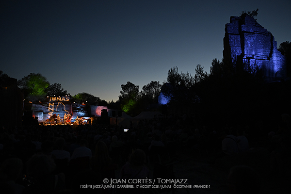 Tadić & Holzwarts / Eyot 4t / Nenad Vasilić Trio (32è Jazz à Junas 2025 - Rencontre avec La Serbie / Carrières, 16-17-julio-2025, Junas -France-) [II] - Tomajazz - Tadić & Holzwarts / Eyot 4t / Nenad Vasilić Trio actuaron en 32è Jazz à Junas 2025 - Rencontre avec La Serbie / Carrières, Junas -France-, el 16 y 17 de julio de 2025, Joan Cortès lo retrata en INSTANTZZ