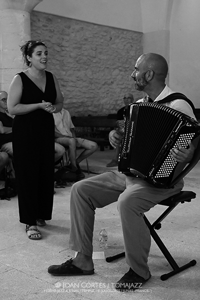 Bojan Z / Sėlēnę / Marco Živadinović (32è Jazz à Junas - Rencontre avec La Serbie / Temple, 16-18-julio-2025, Junas -France-) [I] Por Joan Cortès [INSTANTZZ AKA Galería fotográfica AKA Fotoblog de jazz, impro… y algo más] - Tomajazz - Bojan Z / Sėlēnę / Marco Živadinović actuaron en 32è Jazz à Junas 2025 - Rencontre avec La Serbie / Temple, Junas -France-, del 16 al 18 de julio de 2025, Joan Cortès lo retrata en INSTANTZZ