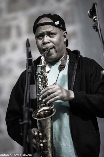 Steve Coleman Five Elements / Kurt Elling & Yellow Jackets (60 Festival de Jazz de San Sebastián 2025. 2025-07-24) Por Antonio Torres (texto y fotos), y Pepe Mateos (fotos) [Concierto de jazz] - Tomajazz - Steve Coleman Five Elements / Kurt Elling & Yellow Jackets actuaron en la primera jornada en la Trini del 60 Festival de Jazz de San Sebastián 2025. Antonio Torres (texto y fotos), y Pepe Mateos (fotos) repasan la actuación