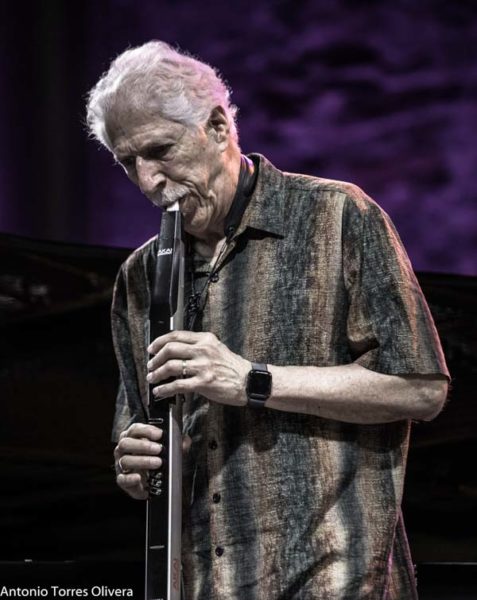 Steve Coleman Five Elements / Kurt Elling & Yellow Jackets (60 Festival de Jazz de San Sebastián 2025. 2025-07-24) Por Antonio Torres (texto y fotos), y Pepe Mateos (fotos) [Concierto de jazz] - Tomajazz - Steve Coleman Five Elements / Kurt Elling & Yellow Jackets actuaron en la primera jornada en la Trini del 60 Festival de Jazz de San Sebastián 2025. Antonio Torres (texto y fotos), y Pepe Mateos (fotos) repasan la actuación