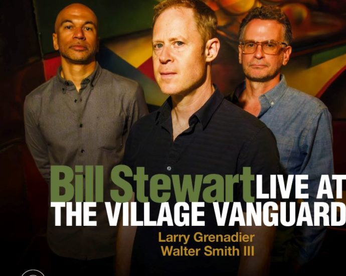 Bill Stewart: Live at The Village Vanguard (Criss Cross. 2025) Por Carlos Lara [Grabación de jazz] - Tomajazz - Live at The Village Vanguard (Criss Cross. 2025) es el título de la nueva grabación de Bill Stewart. Carlos Lara repasa la grabación. Participan Bill Stewart, Walter Smith III, Larry Grenadier