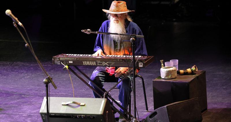 Hermeto Pascoal (1936-2025) In Memoriam - Tomajazz - Hermeto Pascoal In Memoriam. El 13 de septiembre de 2025 fallecía el músico. Desde Tomajazz  le dedicamos un pequeño homenaje con una cita y una imagen. DEP el multi instrumentista brasileño