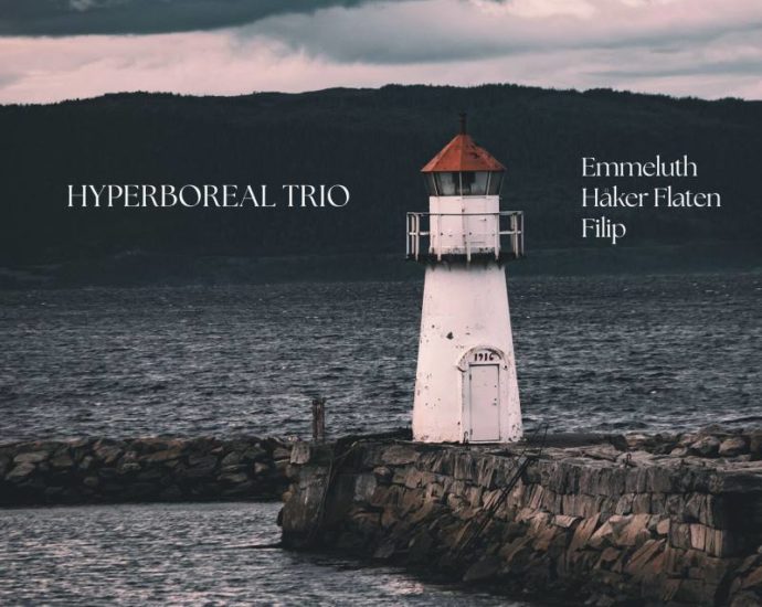 Signe Emmeluth, Ingebrigt Håker Flaten, Axel Filip: Hyperboreal Trio (Relative Pitch Records; 2025) Por Carlos Lara [Grabación de jazz] - Tomajazz - Signe Emmeluth, Ingebrigt Håker Flaten, Axel Filip estrenan su proyecto Hyperboreal Trio (Relative Pitch Records; 2025). Carlos Lara repasa la grabación