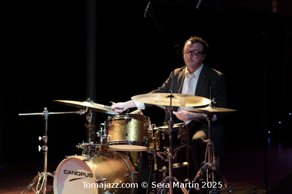 Ramón López: 40 primaveras en París. Por Pachi Tapiz [Entrevista de jazz] - Tomajazz - Ramón López ha celebrado sus cuatro décadas residiendo en Francia con la publicación de 40 Springs In Paris (RogueArt, 2025). Con motivo de este aniversario, Pachi Tapiz entrevistó al bat