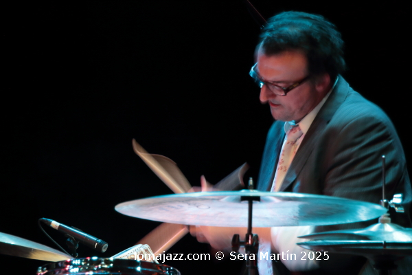 Ramón López: 40 primaveras en París. Por Pachi Tapiz [Entrevista de jazz] - Tomajazz - Ramón López ha celebrado sus cuatro décadas residiendo en Francia con la publicación de 40 Springs In Paris (RogueArt, 2025). Con motivo de este aniversario, Pachi Tapiz entrevistó al bat