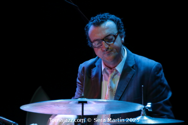 Ramón López: 40 primaveras en París. Por Pachi Tapiz [Entrevista de jazz] - Tomajazz - Ramón López ha celebrado sus cuatro décadas residiendo en Francia con la publicación de 40 Springs In Paris (RogueArt, 2025). Con motivo de este aniversario, Pachi Tapiz entrevistó al bat