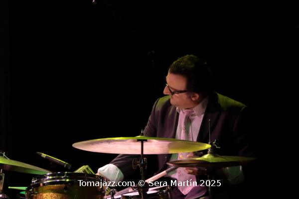 Ramón López: 40 primaveras en París. Por Pachi Tapiz [Entrevista de jazz] - Tomajazz - Ramón López ha celebrado sus cuatro décadas residiendo en Francia con la publicación de 40 Springs In Paris (RogueArt, 2025). Con motivo de este aniversario, Pachi Tapiz entrevistó al bat