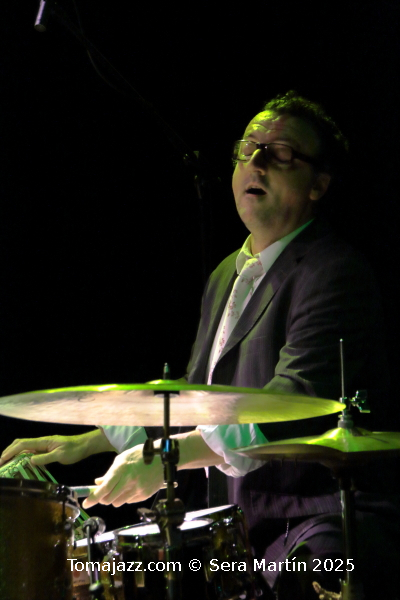 Ramón López: 40 primaveras en París. Por Pachi Tapiz [Entrevista de jazz] - Tomajazz - Ramón López ha celebrado sus cuatro décadas residiendo en Francia con la publicación de 40 Springs In Paris (RogueArt, 2025). Con motivo de este aniversario, Pachi Tapiz entrevistó al baterista y percusionista