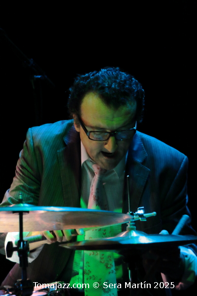 Ramón López: 40 primaveras en París. Por Pachi Tapiz [Entrevista de jazz] - Tomajazz - Ramón López ha celebrado sus cuatro décadas residiendo en Francia con la publicación de 40 Springs In Paris (RogueArt, 2025). Con motivo de este aniversario, Pachi Tapiz entrevistó al baterista y percusionista