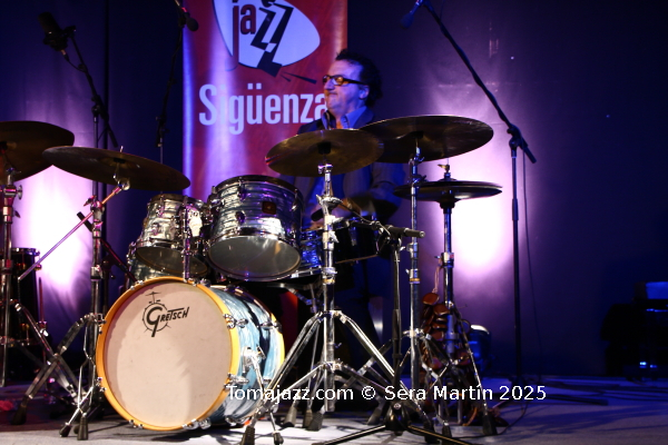 Ramón López: 40 primaveras en París. Por Pachi Tapiz [Entrevista de jazz] - Tomajazz - Ramón López ha celebrado sus cuatro décadas residiendo en Francia con la publicación de 40 Springs In Paris (RogueArt, 2025). Con motivo de este aniversario, Pachi Tapiz entrevistó al bat