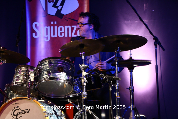 Ramón López: 40 primaveras en París. Por Pachi Tapiz [Entrevista de jazz] - Tomajazz - Ramón López ha celebrado sus cuatro décadas residiendo en Francia con la publicación de 40 Springs In Paris (RogueArt, 2025). Con motivo de este aniversario, Pachi Tapiz entrevistó al bat