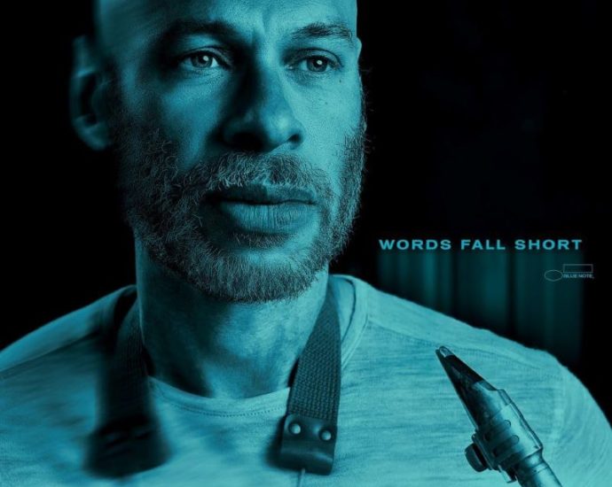 Josué Nebulman: El susurro que abrazó la niebla (Azul Nota; 2025) AKA Joshua Redman: Words Fall Short (Blue Note; 2025) Por Zapata Chipi [Neblina de jazz destilada en copa de cristal] - Tomajazz - Josué Nebulman: El susurro que abrazó la niebla (Azul Nota; 2025) AKA Joshua Redman: Words Fall Short (Blue Note; 2025) Por Zapata Chipi