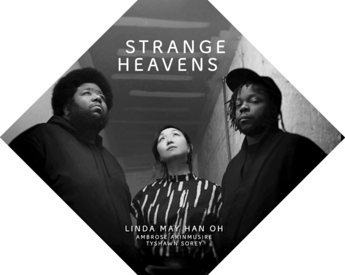 Linda May Han Oh, Ambrose Akinmusire & Tyshawn Sorey: Strange Heavens (Biophilia Records, 2025) Por Carlos Lara [Grabación de jazz] - Tomajazz - Strange Heavens (Biophilia Records, 2025), es el nuevo disco de Linda May Han Oh. Carlos Lara repasa la grabación. Con Linda May Han Oh, Ambrose Akinmusire & Tyshawn Sorey: