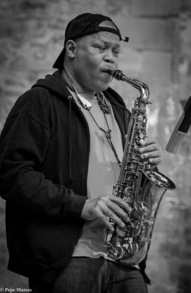 Steve Coleman Five Elements / Kurt Elling & Yellow Jackets (60 Festival de Jazz de San Sebastián 2025. 2025-07-24) Por Antonio Torres (texto y fotos), y Pepe Mateos (fotos) [Concierto de jazz] - Tomajazz - Steve Coleman Five Elements / Kurt Elling & Yellow Jackets actuaron en la primera jornada en la Trini del 60 Festival de Jazz de San Sebastián 2025. Antonio Torres (texto y fotos), y Pepe Mateos (fotos) repasan la actuación