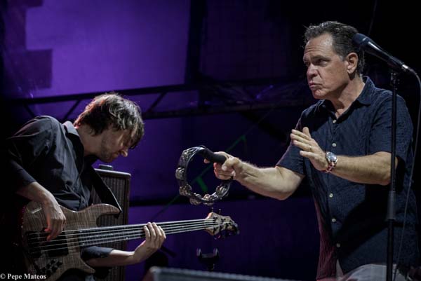 Steve Coleman Five Elements / Kurt Elling & Yellow Jackets (60 Festival de Jazz de San Sebastián 2025. 2025-07-24) Por Antonio Torres (texto y fotos), y Pepe Mateos (fotos) [Concierto de jazz] - Tomajazz - Steve Coleman Five Elements / Kurt Elling & Yellow Jackets actuaron en la primera jornada en la Trini del 60 Festival de Jazz de San Sebastián 2025. Antonio Torres (texto y fotos), y Pepe Mateos (fotos) repasan la actuación