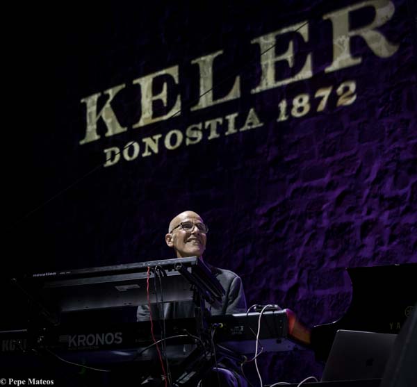 Steve Coleman Five Elements / Kurt Elling & Yellow Jackets (60 Festival de Jazz de San Sebastián 2025. 2025-07-24) Por Antonio Torres (texto y fotos), y Pepe Mateos (fotos) [Concierto de jazz] - Tomajazz - Steve Coleman Five Elements / Kurt Elling & Yellow Jackets actuaron en la primera jornada en la Trini del 60 Festival de Jazz de San Sebastián 2025. Antonio Torres (texto y fotos), y Pepe Mateos (fotos) repasan la actuación