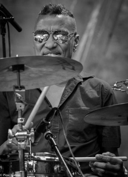 Steve Coleman Five Elements / Kurt Elling & Yellow Jackets (60 Festival de Jazz de San Sebastián 2025. 2025-07-24) Por Antonio Torres (texto y fotos), y Pepe Mateos (fotos) [Concierto de jazz] - Tomajazz - Steve Coleman Five Elements / Kurt Elling & Yellow Jackets actuaron en la primera jornada en la Trini del 60 Festival de Jazz de San Sebastián 2025. Antonio Torres (texto y fotos), y Pepe Mateos (fotos) repasan la actuación