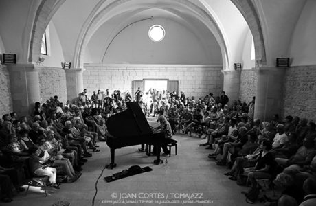 Bojan Z / Sėlēnę / Marco Živadinović (32è Jazz à Junas - Rencontre avec La Serbie / Temple, 16-18-julio-2025, Junas -France-) [I] Por Joan Cortès [INSTANTZZ AKA Galería fotográfica AKA Fotoblog de jazz, impro… y algo más] - Tomajazz - Bojan Z / Sėlēnę / Marco Živadinović actuaron en 32è Jazz à Junas 2025 - Rencontre avec La Serbie / Temple, Junas -France-, del 16 al 18 de julio de 2025,  Joan Cortès lo retrata en INSTANTZZ