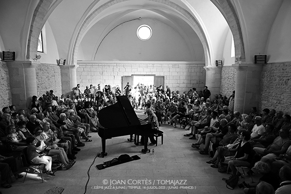 Bojan Z / Sėlēnę / Marco Živadinović (32è Jazz à Junas - Rencontre avec La Serbie / Temple, 16-18-julio-2025, Junas -France-) [I] Por Joan Cortès [INSTANTZZ AKA Galería fotográfica AKA Fotoblog de jazz, impro… y algo más] - Tomajazz - Bojan Z / Sėlēnę / Marco Živadinović actuaron en 32è Jazz à Junas 2025 - Rencontre avec La Serbie / Temple, Junas -France-, del 16 al 18 de julio de 2025,  Joan Cortès lo retrata en INSTANTZZ