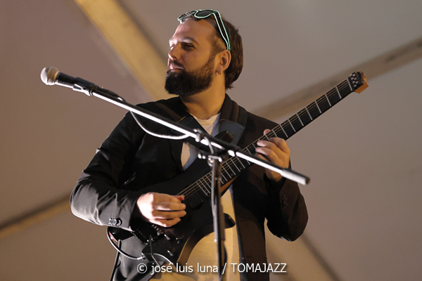 Geometrical Sardine (48 Festival de Jazz de Vitoria. 2025-07-13) Por José Luis Luna Rocafort [INSTANTZZ AKA Galería fotográfica AKA Fotoblog de jazz, impro… y algo más] - Tomajazz - Geometrical Sardine actuó en el 48 Festival de Jazz de Vitoria 2025. José Luis Luna Rocafort los retrata en INSTANTZZ. Actuaron Jaume Rosselló, Joan Roca, Pep Aspas