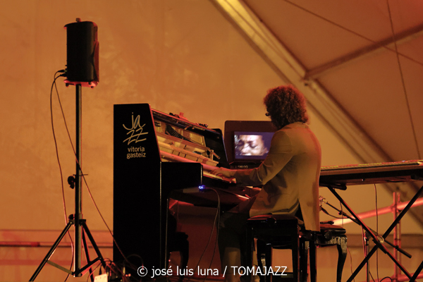 Adrián Royo (48 Festival de Jazz de Vitoria. 2025-07-13) Por José Luis Luna Rocafort [INSTANTZZ AKA Galería fotográfica AKA Fotoblog de jazz, impro… y algo más] - Tomajazz