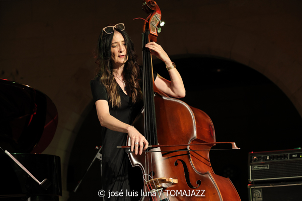 Giulia Valle Trío (Jazz Palma Festival 2025. Castell de Bellver. Palma. 2025-08-21) Por José Luis Luna Rocafort [INSTANTZZ AKA Galería fotográfica AKA Fotoblog de jazz, impro… y algo más] - Tomajazz - Giulia Valle Trío (actuó en el Jazz Palma Festival 2025 en el Castell de Bellver el 21 de agosto de 2025. José Luis Luna Rocafort la retrata en INSTANTZZ. Actuaron