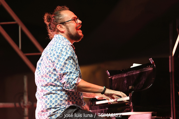 Eivissa Jazz Experience (37 Eivissa Jazz 2025. Baluard de Santa Llúcia. Eivissa. 2025-09-02) Por José Luis Luna Rocafort [INSTANTZZ AKA Galería fotográfica AKA Fotoblog de jazz, impro… y algo más] - Tomajazz - La actuación del Eivissa Jazz Experience es un clásico que no podía faltar en el 37 Eivissa Jazz 2025. José Luis Luna Rocafort lo retrata en INSTANTZZ. En 2025 participaron Abe Rábade, Perico Sambeat, María Toro, Antía Muiño, Reinier Elizarde "El Negrón", Michael Olivera