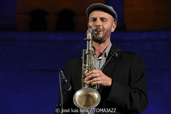 Hard Bop Drivers (Jazz Palma Festival 2025. Castell de Bellver. Palma. 2025-08-28) Por José Luis Luna Rocafort [INSTANTZZ AKA Galería fotográfica AKA Fotoblog de jazz, impro… y algo más] - Tomajazz - Hard Bop Drivers actuó en el Jazz Palma Festival 2025. José Luis Luna Rocafort los retrata en INSTANTZZ. Con Miquel Àngel Rigo, Pep Garau, Gori Matas, Marko Lohikari, Pep Lluís García, Sinéad Cormican