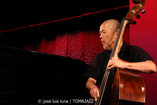 Kenny Barron Trio (48 Festival de Jazz de Vitoria. 2025-07-18) Por José Luis Luna Rocafort [INSTANTZZ AKA Galería fotográfica AKA Fotoblog de jazz, impro… y algo más] - Tomajazz - Kenny Barron Trio actuó en el 48 Festival de Jazz de Vitoria. José Luis Luna Rocafort lo retrata en INSTANTZZ. Actuaron Kenny Barron, Kiyoshi Kitagawa, Jonathan Blake
