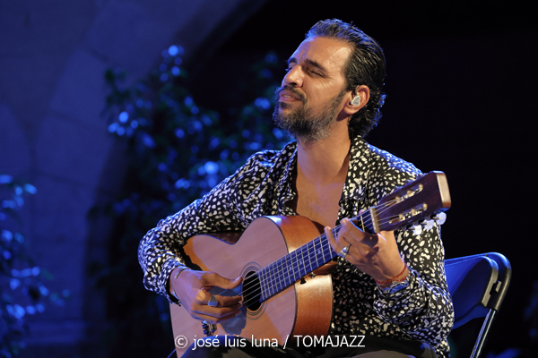 Sara Correira (Nits a Bellver. Palma. 2025-08-19) Por José Luis Luna Rocafort [INSTANTZZ AKA Galería fotográfica AKA Fotoblog de jazz, impro… y algo más] - Tomajazz - Sara Correira actuó en Nits a Bellver en el castillo situado en Palma el 19 de agosto de 2025. José Luis Luna Rocafort lo retrata en INSTANTZZ. Actuaron Sara Correira, Diogo Clemente, Ângelo Freire, Frederico Gato