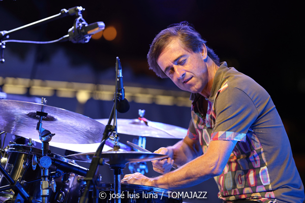 Jacky Terrasson Trio (37 Eivissa Jazz 2025. Baluard de Santa Llúcia. Eivissa. 2025-09-05) Por José Luis Luna Rocafort [INSTANTZZ AKA Galería fotográfica AKA Fotoblog de jazz, impro… y algo más] - Tomajazz - Jacky Terrasson Trio actuó en el 37 Eivissa Jazz 2025. José Luis Luna Rocafort retrata el concierto en INSTANTZZ. Actuaron Jacky Terrasson, Sylvain Romano, Marc Miralta