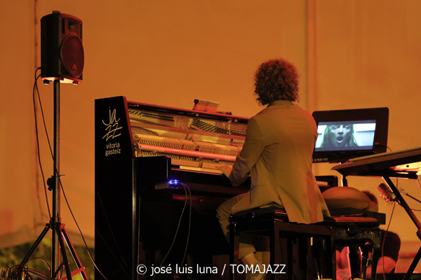 Adrián Royo (48 Festival de Jazz de Vitoria. 2025-07-13) Por José Luis Luna Rocafort [INSTANTZZ AKA Galería fotográfica AKA Fotoblog de jazz, impro… y algo más] - Tomajazz