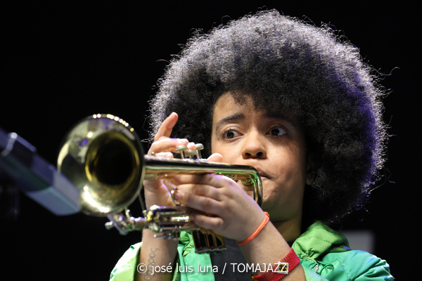 Milena Casado (48 Festival de Jazz de Vitoria. 2025-07-19) Por José Luis Luna Rocafort [INSTANTZZ AKA Galería fotográfica AKA Fotoblog de jazz, impro… y algo más] - Tomajazz - Milena Casado actuó en el 48 Festival de Jazz de Vitoria 2025. José Luis Luna Rocafort la retrata en INSTANTZZ. Actuaron Milena Casado, Morgan Guerin, Lex Korten, Kanoa Mendenhall, Jongkuk Kim