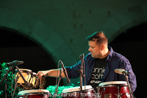 Glenda E (Jazz Palma Festival 2025. Castell de Bellver. Palma. 2025-08-07) Por José Luis Luna Rocafort [INSTANTZZ AKA Galería fotográfica AKA Fotoblog de jazz, impro… y algo más] - Tomajazz - Glenda E actuó en el Jazz Palma Festival 2025 en Castell de Bellver. José Luis Luna Rocafort lo retrata en INSTANTZZ. Actuaron