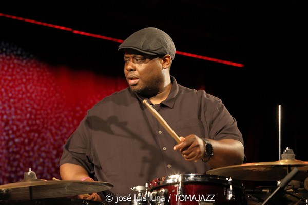 Kenny Barron Trio (48 Festival de Jazz de Vitoria. 2025-07-18) Por José Luis Luna Rocafort [INSTANTZZ AKA Galería fotográfica AKA Fotoblog de jazz, impro… y algo más] - Tomajazz - Kenny Barron Trio actuó en el 48 Festival de Jazz de Vitoria. José Luis Luna Rocafort lo retrata en INSTANTZZ. Actuaron Kenny Barron, Kiyoshi Kitagawa, Jonathan Blake