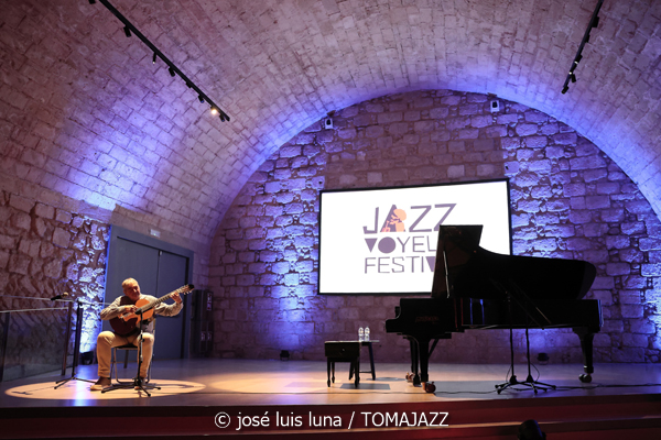 Damià Timoner / Fred Hersch (18 Jazz Voyeur Festival 2025. Es Baluard Museu. Palma. 2025-10-11) Por José Luis Luna Rocafort [INSTANTZZ AKA Galería fotográfica AKA Fotoblog de jazz, impro… y algo más] - Tomajazz - Damià Timoner y Fred Hersch dieron sendos conciertos en la jornada del 18 Jazz Voyeur Festival 2025 en Es Baluard Museu de Palma, el 11 de octubre de 2025. José Luis Luna Rocafort lo retrata en INSTANTZZ