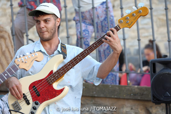 Malaka (48 Festival de Jazz de Vitoria. 2025-07-15) Por José Luis Luna Rocafort [INSTANTZZ AKA Galería fotográfica AKA Fotoblog de jazz, impro… y algo más] - Tomajazz - Malaka actuó en el 48 Festival de Jazz de Vitoria 2025. José Luis Luna Rocafort retrata el concierto en INSTANTZZ. Malaka son Gonzalo Encinal, Aitor Marimón, Beltrán del Álamo, Ager Alzola