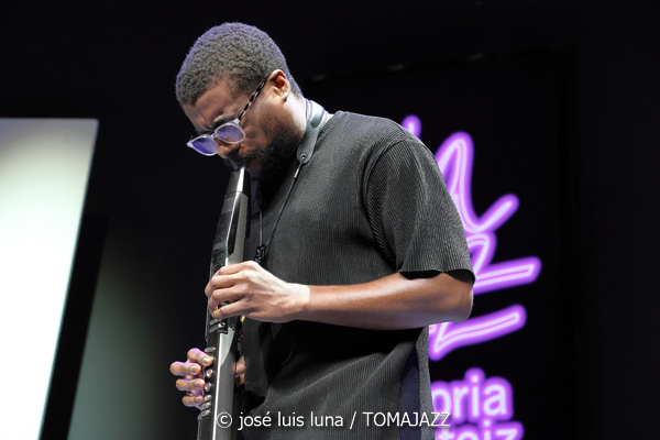 Milena Casado (48 Festival de Jazz de Vitoria. 2025-07-19) Por José Luis Luna Rocafort [INSTANTZZ AKA Galería fotográfica AKA Fotoblog de jazz, impro… y algo más] - Tomajazz - Milena Casado actuó en el 48 Festival de Jazz de Vitoria 2025. José Luis Luna Rocafort la retrata en INSTANTZZ. Actuaron Milena Casado, Morgan Guerin, Lex Korten, Kanoa Mendenhall, Jongkuk Kim