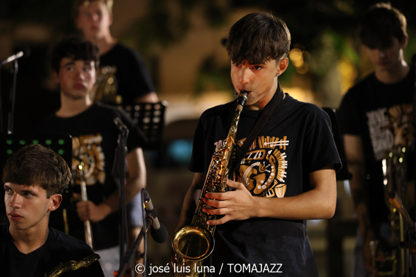 Jove Big Band Sedajazz (37 Eivissa Jazz 2025. Baluard de Santa Llúcia. Eivissa. 2025-09-01) Por José Luis Luna Rocafort [INSTANTZZ AKA Galería fotográfica AKA Fotoblog de jazz, impro… y algo más] - Tomajazz - Jove Big Band Sedajazz actuó en el 37 Eivissa Jazz 2025, el día 1 de septiembre. José Luis Luna Rocafort [INSTANTZZ