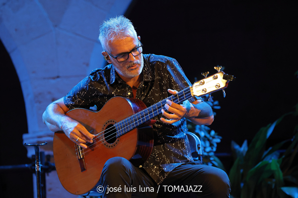 Sara Correira (Nits a Bellver. Palma. 2025-08-19) Por José Luis Luna Rocafort [INSTANTZZ AKA Galería fotográfica AKA Fotoblog de jazz, impro… y algo más] - Tomajazz - Sara Correira actuó en Nits a Bellver en el castillo situado en Palma el 19 de agosto de 2025. José Luis Luna Rocafort lo retrata en INSTANTZZ. Actuaron Sara Correira, Diogo Clemente, Ângelo Freire, Frederico Gato