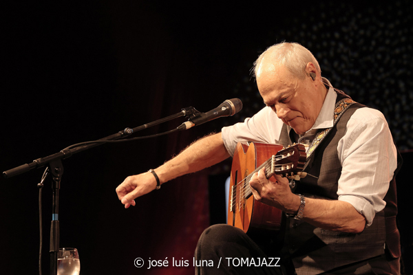 Toquinho (48 Festival de Jazz de Vitoria. 2025-07-19) Por José Luis Luna Rocafort [INSTANTZZ AKA Galería fotográfica AKA Fotoblog de jazz, impro… y algo más] - Tomajazz - Toquinho actuó en el 48 Festival de Jazz de Vitoria 2025. José Luis Luna Rocafort INSTANTZZ