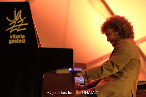 Adrián Royo (48 Festival de Jazz de Vitoria. 2025-07-13) Por José Luis Luna Rocafort [INSTANTZZ AKA Galería fotográfica AKA Fotoblog de jazz, impro… y algo más] - Tomajazz