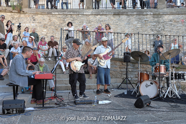 Malaka (48 Festival de Jazz de Vitoria. 2025-07-15) Por José Luis Luna Rocafort [INSTANTZZ AKA Galería fotográfica AKA Fotoblog de jazz, impro… y algo más] - Tomajazz - Malaka actuó en el 48 Festival de Jazz de Vitoria 2025. José Luis Luna Rocafort retrata el concierto en INSTANTZZ. Malaka son Gonzalo Encinal, Aitor Marimón, Beltrán del Álamo, Ager Alzola