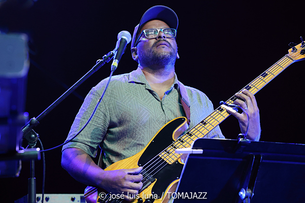 Carlos Sarduy & Groove Messengers (37 Eivissa Jazz 2025. Baluard de Santa Llúcia. Eivissa. 2025-09-06) Por José Luis Luna Rocafort [INSTANTZZ AKA Galería fotográfica AKA Fotoblog de jazz, impro… y algo más] - Tomajazz - Carlos Sarduy & Groove Messengers actuaron en el 37 Eivissa Jazz 2025. José Luis Luna Rocafort lo retrata en INSTANTZZ. Actuaron Carlos Sarduy, Alexey León, Vicent Tur, Abel Marcel, Aaron Puente, Jay Kalo Sánchez, Marina Abad, Noslen Ortega