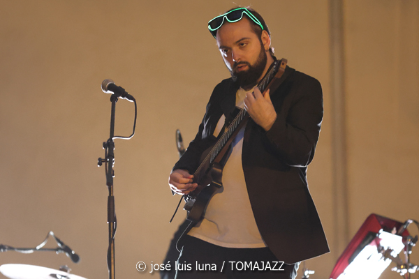 Geometrical Sardine (48 Festival de Jazz de Vitoria. 2025-07-13) Por José Luis Luna Rocafort [INSTANTZZ AKA Galería fotográfica AKA Fotoblog de jazz, impro… y algo más] - Tomajazz - Geometrical Sardine actuó en el 48 Festival de Jazz de Vitoria 2025. José Luis Luna Rocafort los retrata en INSTANTZZ. Actuaron Jaume Rosselló, Joan Roca, Pep Aspas