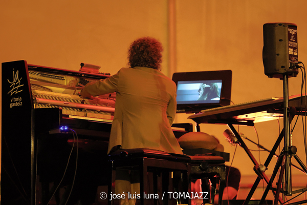 Adrián Royo (48 Festival de Jazz de Vitoria. 2025-07-13) Por José Luis Luna Rocafort [INSTANTZZ AKA Galería fotográfica AKA Fotoblog de jazz, impro… y algo más] - Tomajazz