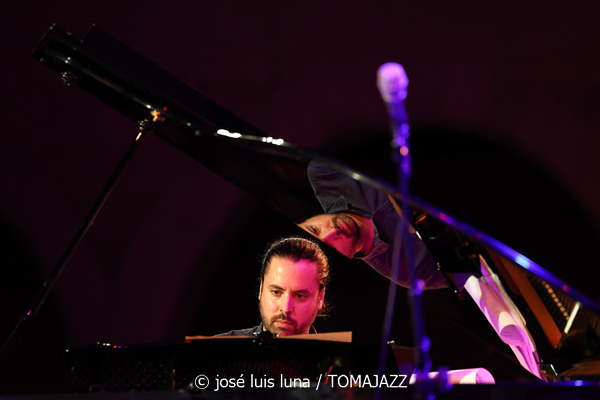 Giulia Valle Trío (Jazz Palma Festival 2025. Castell de Bellver. Palma. 2025-08-21) Por José Luis Luna Rocafort [INSTANTZZ AKA Galería fotográfica AKA Fotoblog de jazz, impro… y algo más] - Tomajazz - Giulia Valle Trío (actuó en el Jazz Palma Festival 2025 en el Castell de Bellver el 21 de agosto de 2025. José Luis Luna Rocafort la retrata en INSTANTZZ. Actuaron