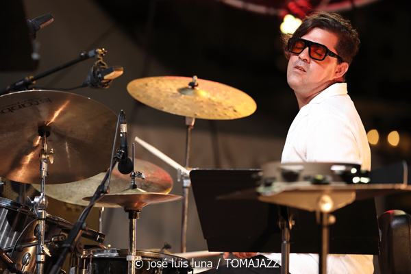 Eivissa Jazz Experience (37 Eivissa Jazz 2025. Baluard de Santa Llúcia. Eivissa. 2025-09-02) Por José Luis Luna Rocafort [INSTANTZZ AKA Galería fotográfica AKA Fotoblog de jazz, impro… y algo más] - Tomajazz - La actuación del Eivissa Jazz Experience es un clásico que no podía faltar en el 37 Eivissa Jazz 2025. José Luis Luna Rocafort lo retrata en INSTANTZZ. En 2025 participaron Abe Rábade, Perico Sambeat, María Toro, Antía Muiño, Reinier Elizarde "El Negrón", Michael Olivera